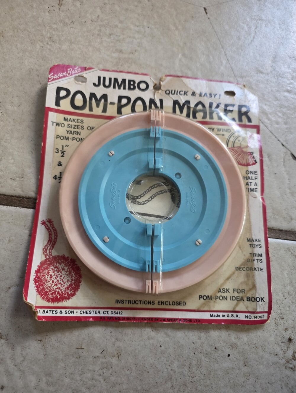 Joy Susan Pom-Pom Maker in Blue and Pink